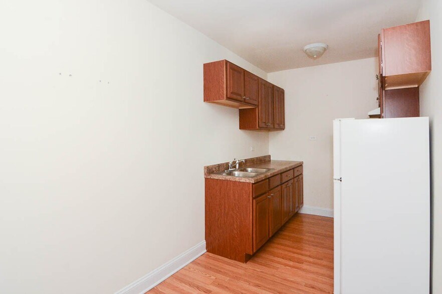 Building Photo - 2600 N Kimball Ave