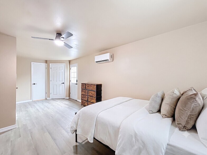 Building Photo - 3632 Brompton Dr