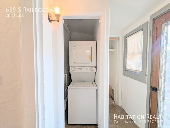 Building Photo - 639 S Railroad Ave