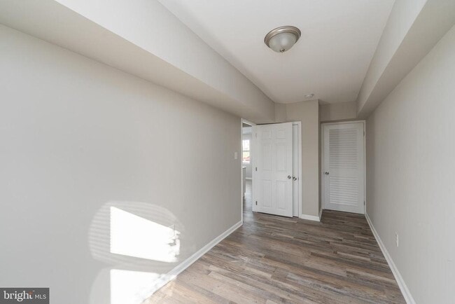 Building Photo - 1655 E Cold Spring Ln