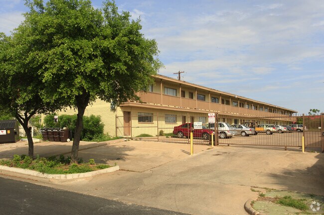 Primary Photo - Bamboo Court Apartments