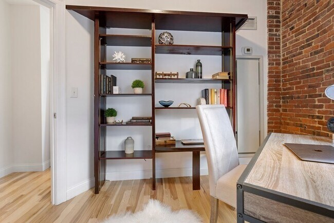 Building Photo - 99-105-105 Broad St