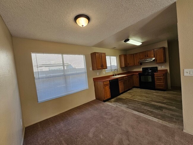 Building Photo - PATIO HOME 3 BED 2 BATH MCKELLIPS AND HORN...