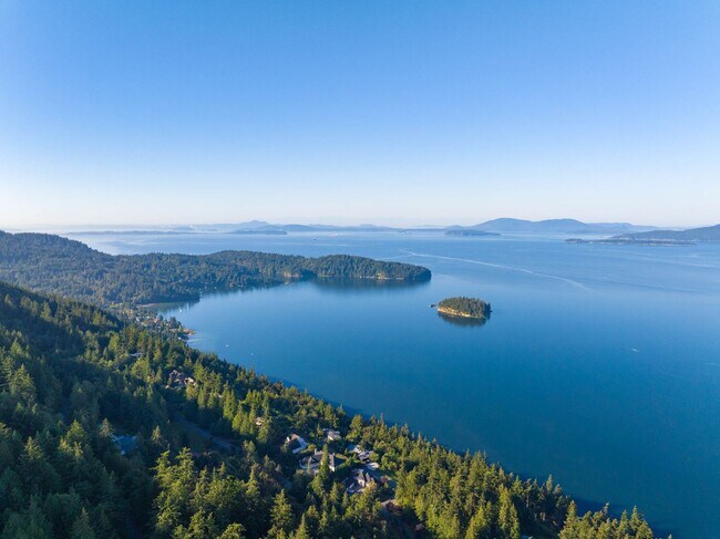Building Photo - Beautiful home with views and in a gated c...
