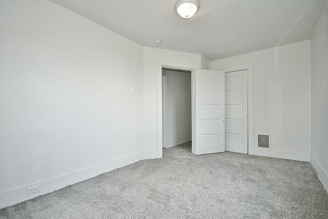 Building Photo - 904 Punta Gorda Ave