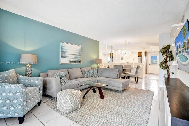 Building Photo - 450 Paradise Isle Blvd
