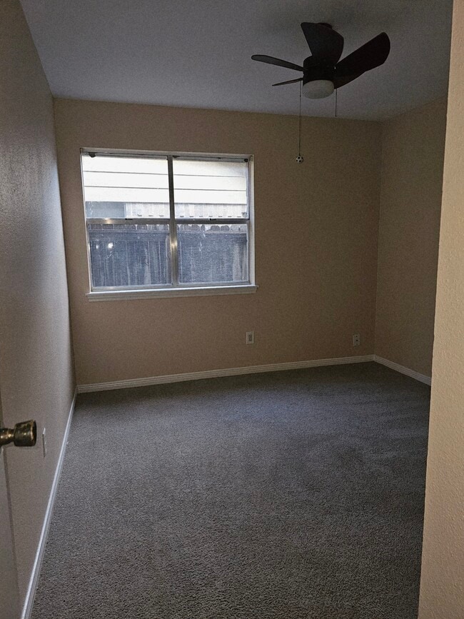 Building Photo - 12110 Hedgedown Dr