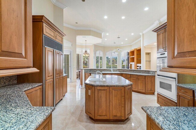 Building Photo - 1831 Sabal Palm Dr