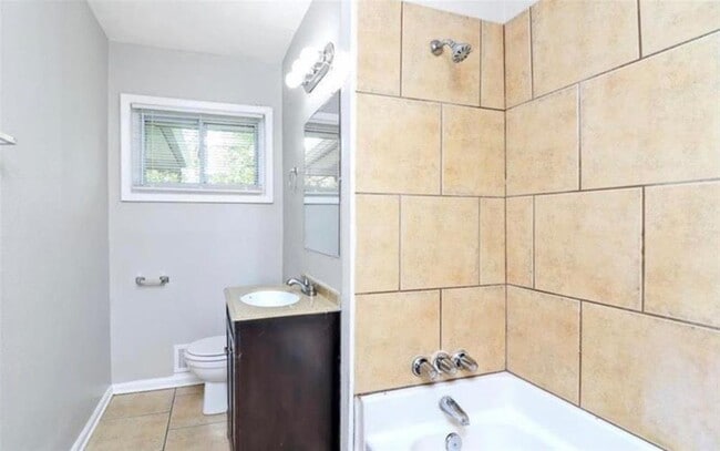 Building Photo - 3711 Daisy Dr