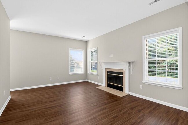 Building Photo - Recently Updated 4BD/2.5BA Home in Melbourne Community of Huntersville!