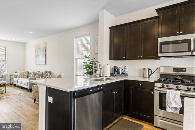 Building Photo - 18 Rome Wy