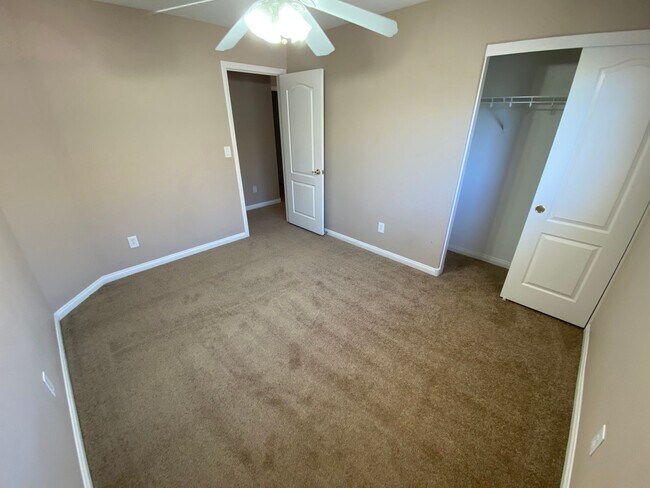 Building Photo - Wonderful 4 bed/2.5 bath home located in Summerlin