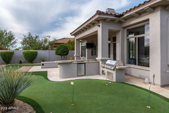 Building Photo - 9901 E Edgestone Dr
