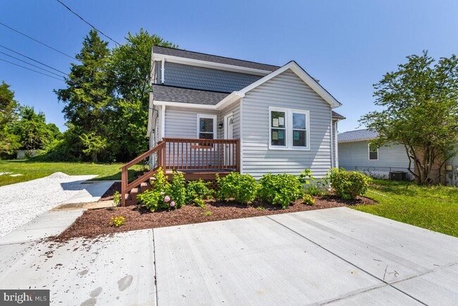 Building Photo - 1227 Tyler Ave