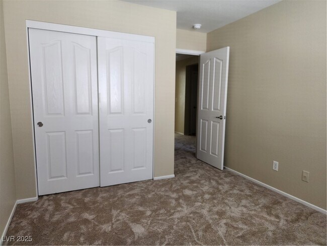 Building Photo - 2084 Waterlily View St