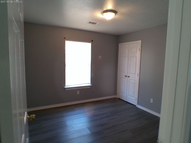 Building Photo - 10133 Teneha Dr