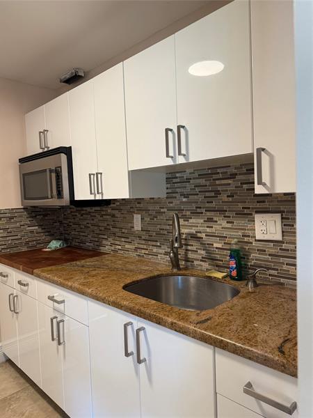 Building Photo - 305 N Pompano Beach Blvd