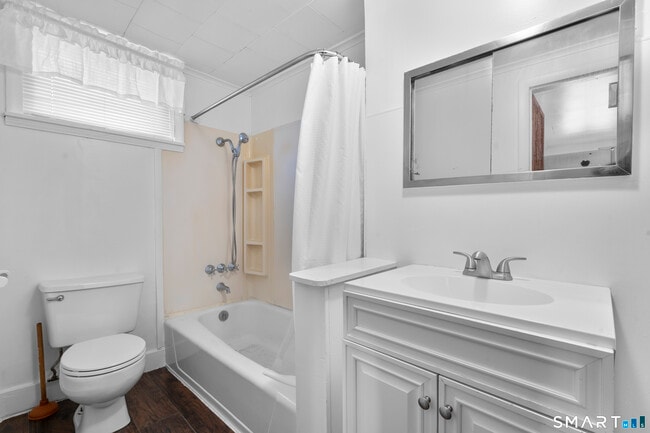 Building Photo - 48 Anderson St