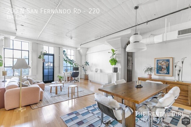 Building Photo - Stylish Lincoln Heights Loft | Private Bal...