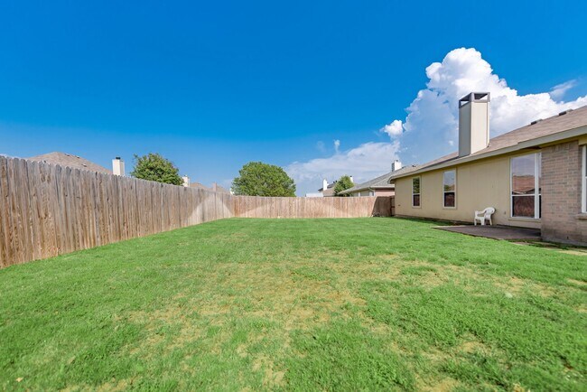 Building Photo - Updated 3-2-2 Ranch in McKamy Evers (North Denton)