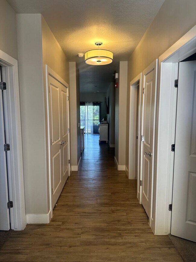 Building Photo - Beautiful Home in Estancia