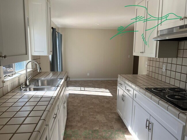 Building Photo - 7941 Woodlark Way