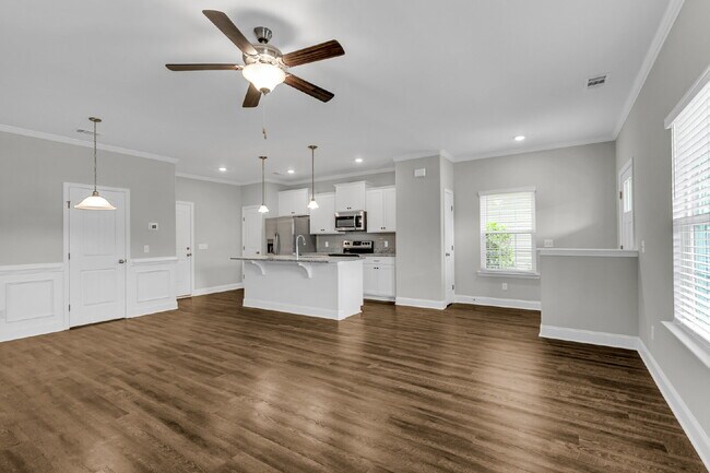 Building Photo - End Unit Townhome in Port Wentworth