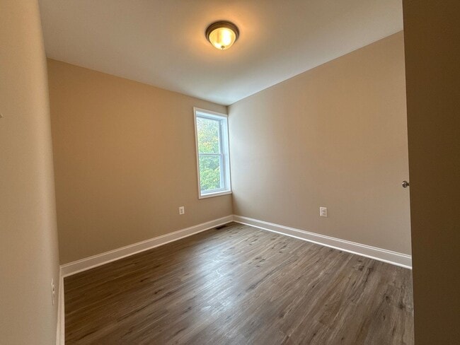 Building Photo - 3 BedRoom House In Baltimore City