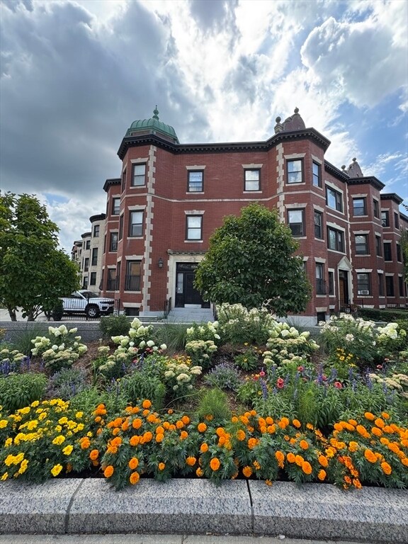 Primary Photo - 899 Beacon St