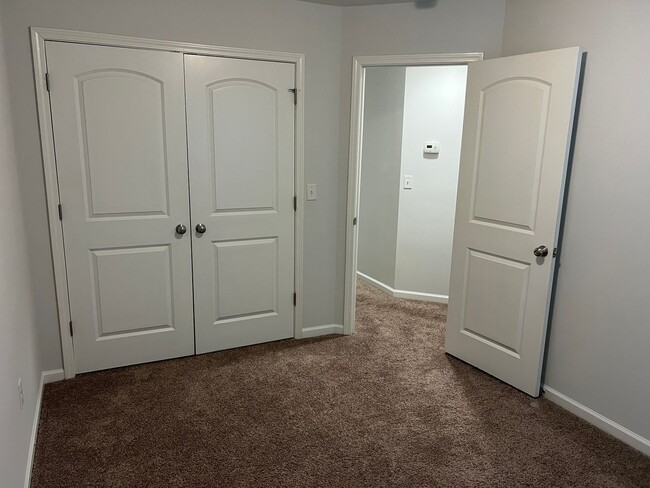 Building Photo - 3/2 Condo in Gated Community near Downtown...