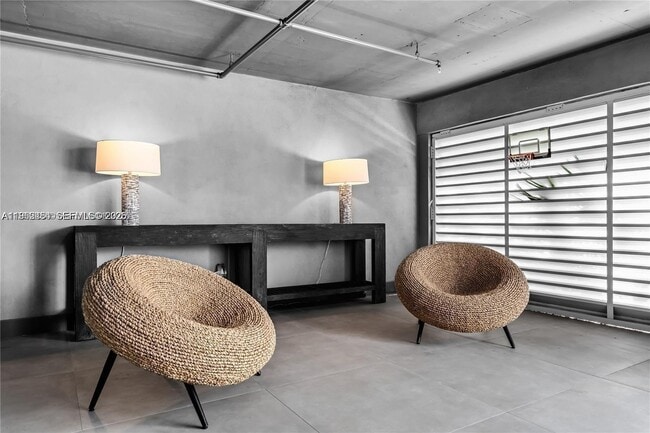 Building Photo - 650 NE 32nd St