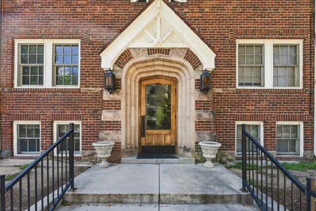 Building Photo - 1,795.95, 2-bedroom, 1-bathroom Updated in Great Denver Location!