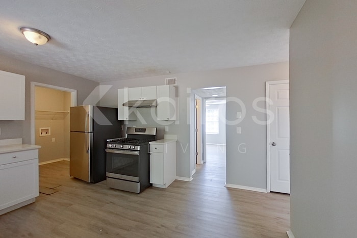 Building Photo - 3160 Creekwood Dr