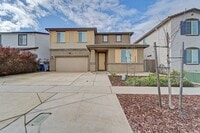 Building Photo - Big 3 bedroom 3 bath in Plumas Lake