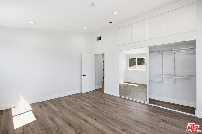 Building Photo - 11611 Burbank Blvd