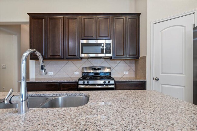 Building Photo - 2925 Scout Pony Dr