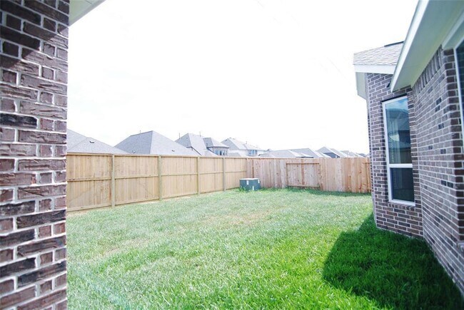 Building Photo - 30111 Twisting Springs Dr