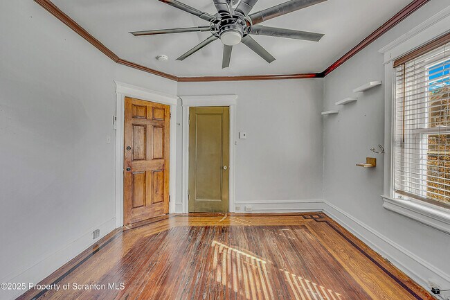 Building Photo - 533 S Franklin St