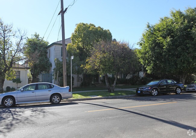 Building Photo - 3200 Rowena Ave