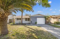 Building Photo - "Charming 3-Bed, 2-Bath Gem in St. Petersb...