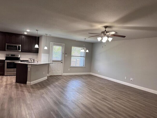 Building Photo - 6801 Jade Dr