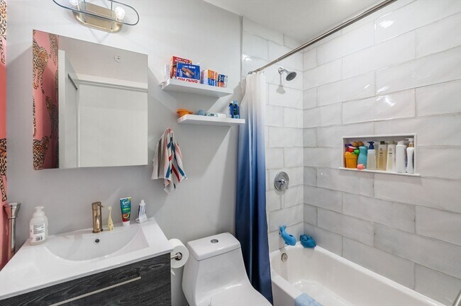 Building Photo - 178 Elm St