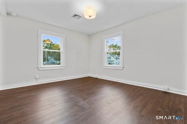 Building Photo - 57 E Main St