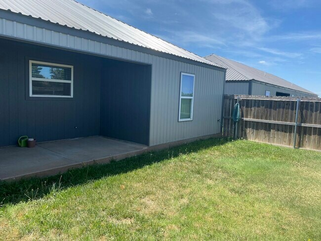 Building Photo - 10820 Chapman Dr