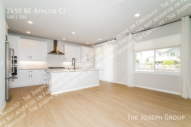 Building Photo - 2450 NE Athlon Ct