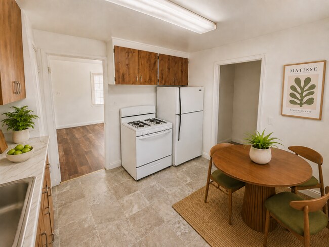 Building Photo - 2924 W Uintah St