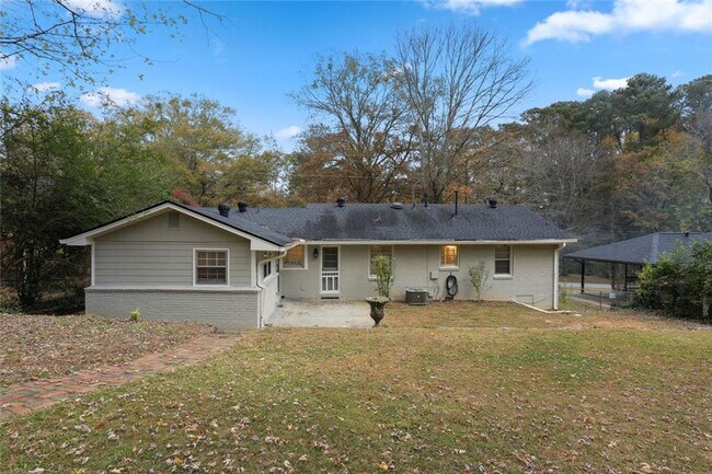 Building Photo - 2120 Meadowbrook Ln SE