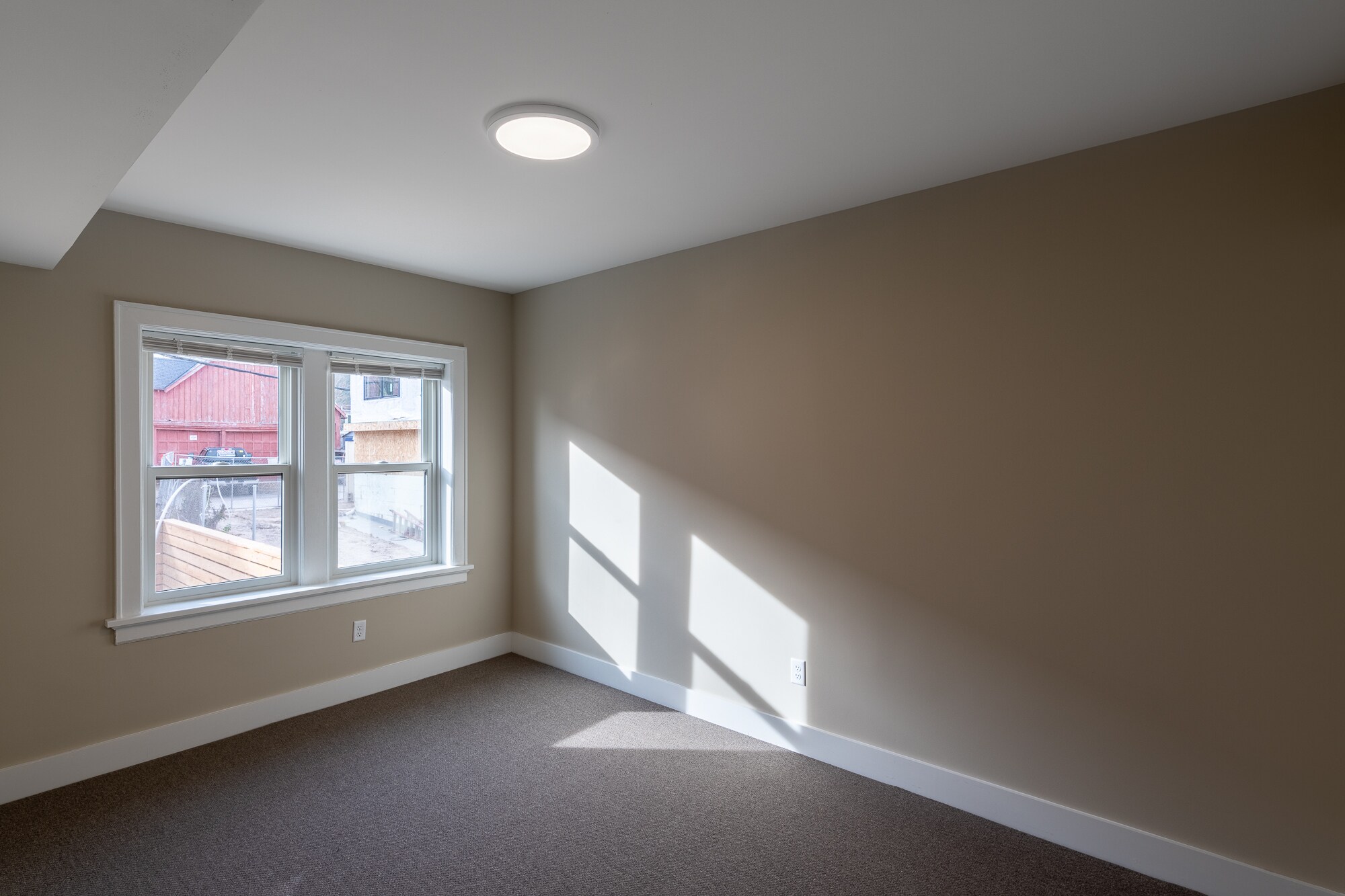 Building Photo - 2571 S Kinnickinnic Ave