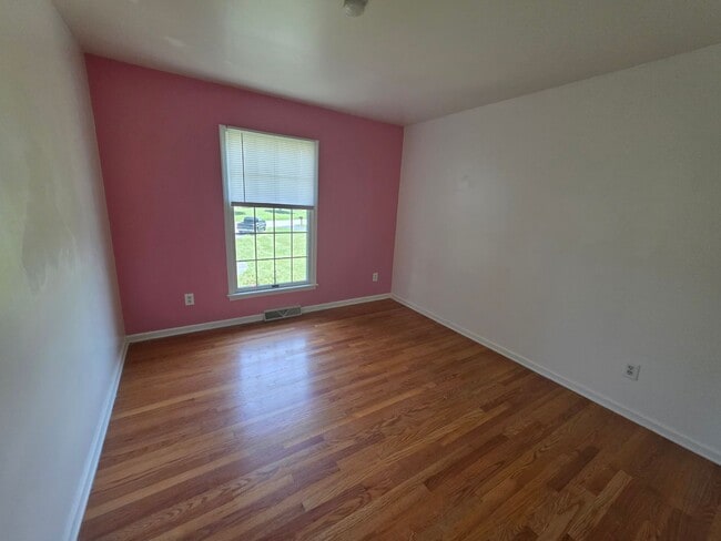 Building Photo - 146 Honora Dr