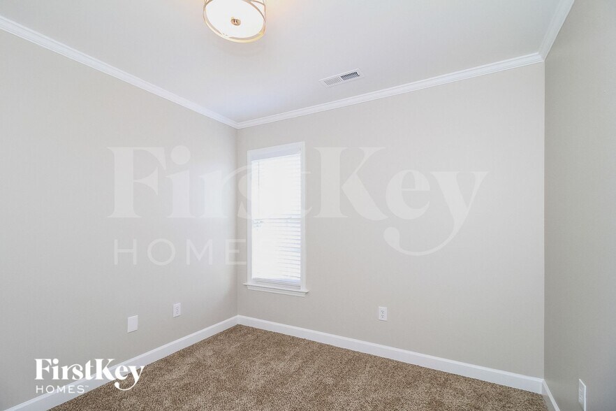 Building Photo - 100 Pebble Run Ct